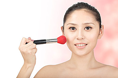 美女露胸软件｜“争议不断：“美女露胸软件”引发隐私与道德双重担忧，监管措施亟待加强”-3