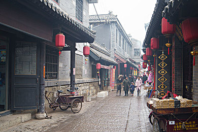 风间由美视频一二三四区区别｜揭秘风间由美：四大区域风格大对比，伦理争议与网络文化反思-2