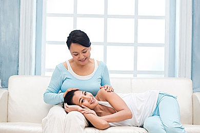 和平精英的女性乳液有多白？｜《和平精英》女性角色白皙皮肤热议：游戏审美引发社会关注-1